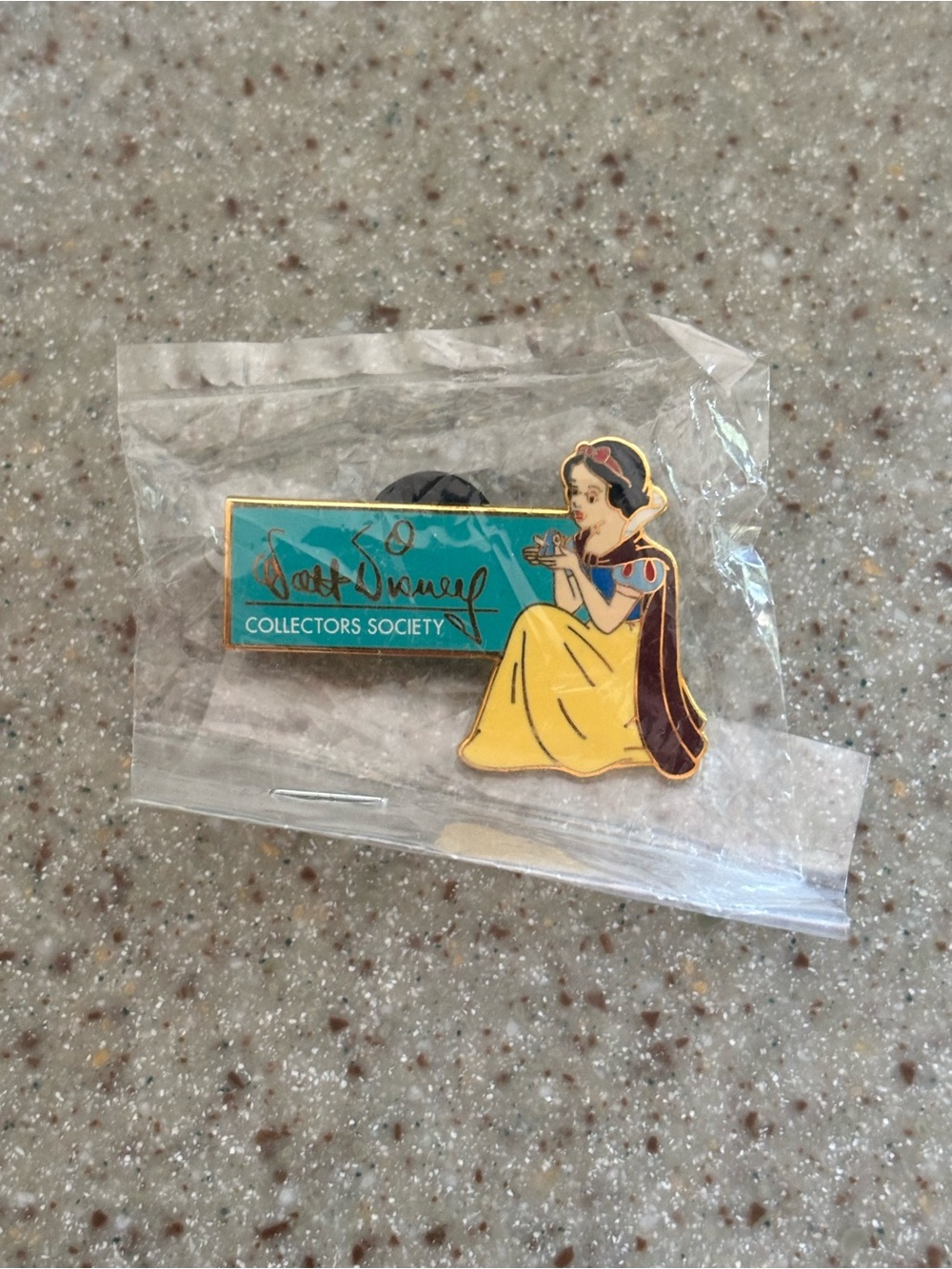 Disney Princess Snow White 2002 Membership Pin WDCC Collectors Society Blue Bird